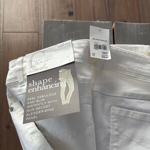 White Shape Enhancing Skinny Crop Pants